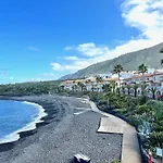 Casa Estrada Coastal Haven * Caleta de Interián